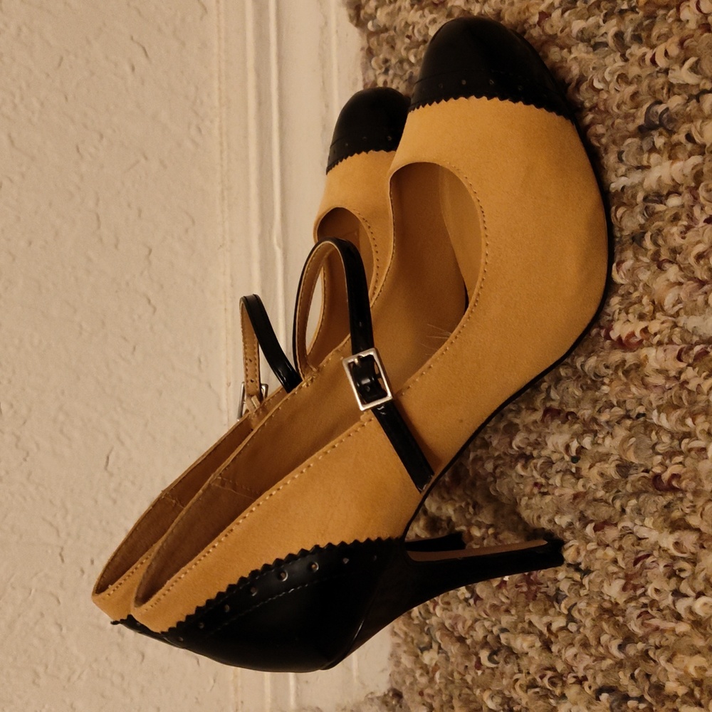 Shoe - Picture 3 of 4